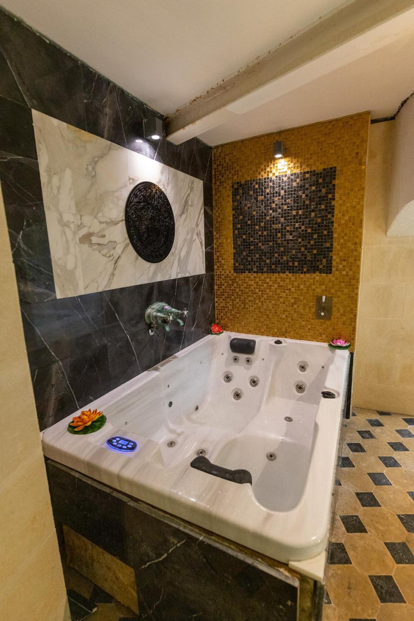 Palazzo Di Acqua Hotel Льо Ман Екстериор снимка