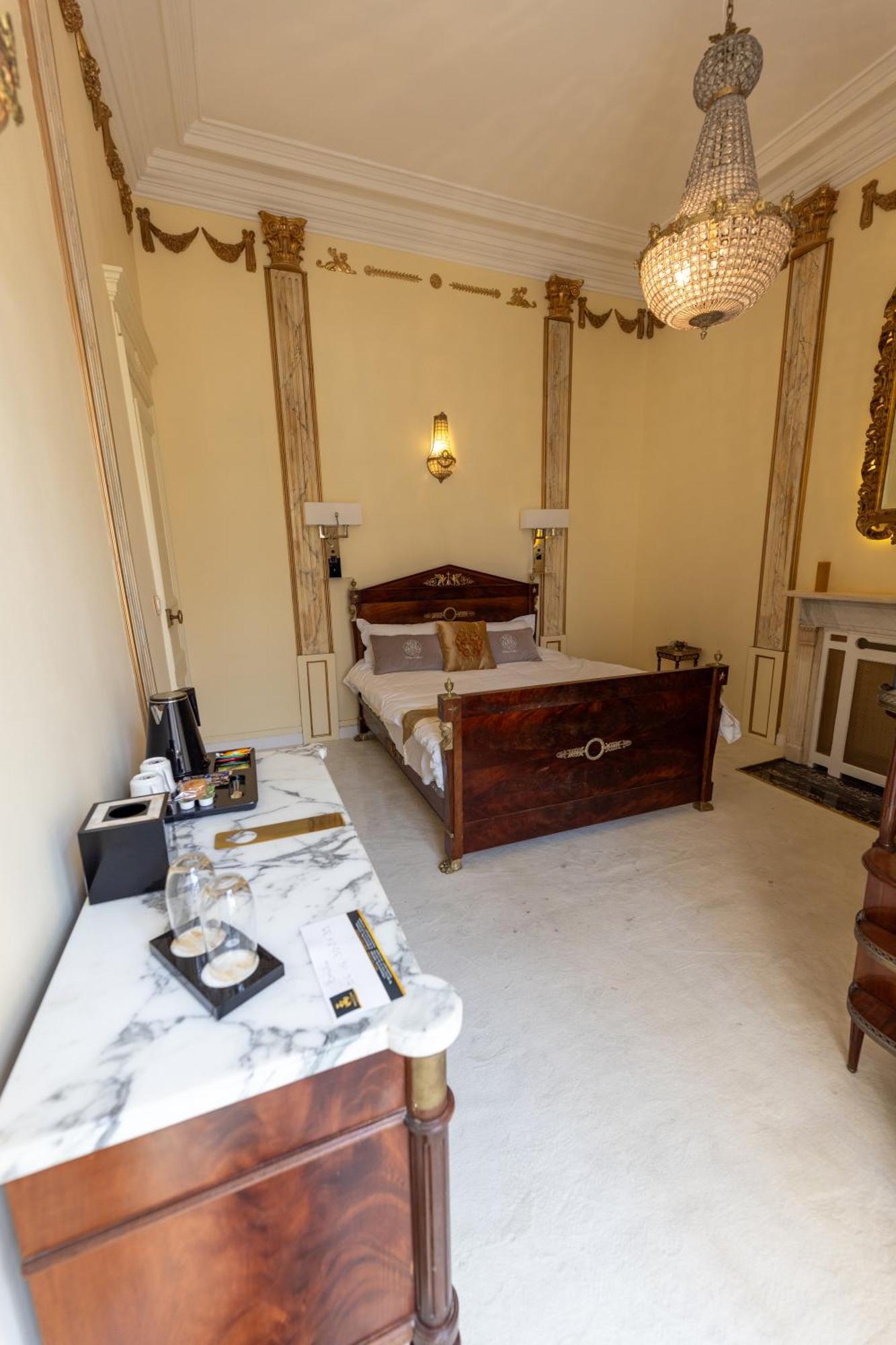 Palazzo Di Acqua Hotel Льо Ман Екстериор снимка