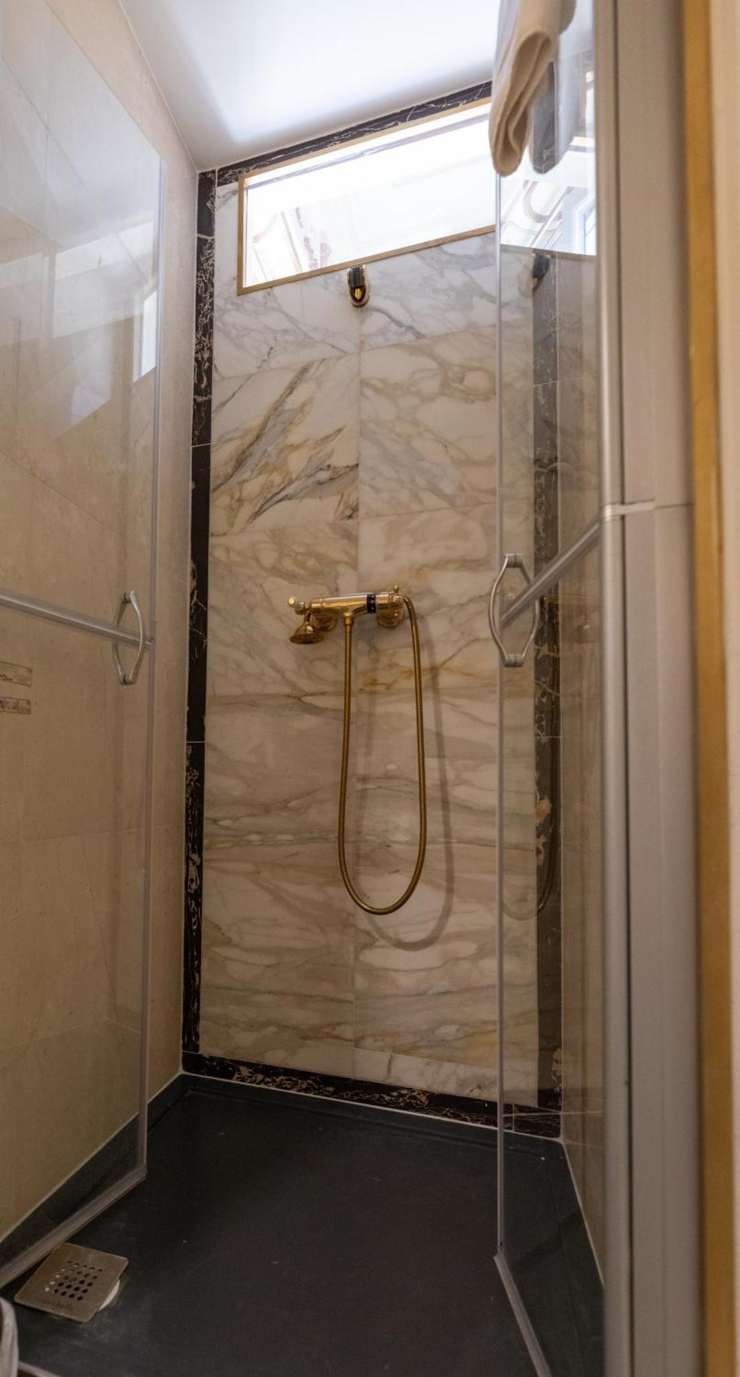 Palazzo Di Acqua Hotel Льо Ман Екстериор снимка